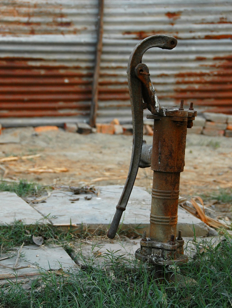 rusty water pump in New Delhi, 2007